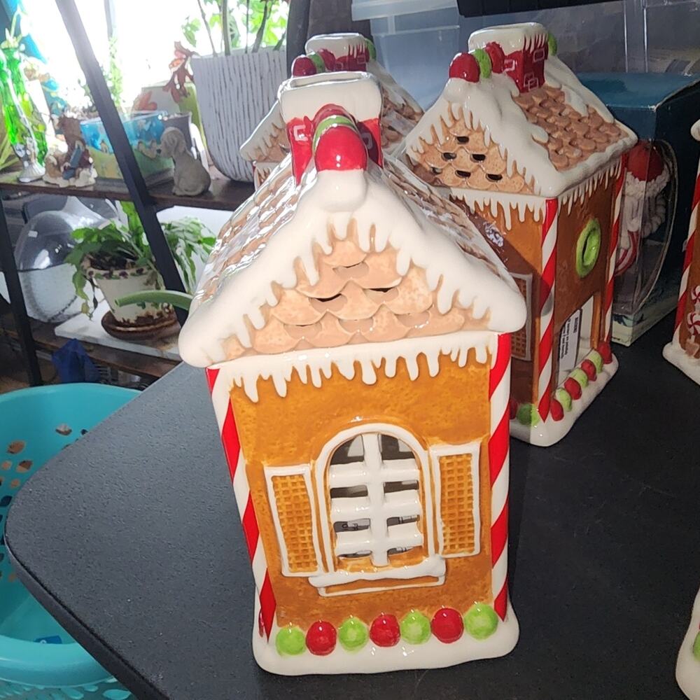 THE WHITE CANDLE CO EUC 1 GINGERBREAD HOUSE WAX BURNER TEALIGHT CANDLE CHRISTMAS